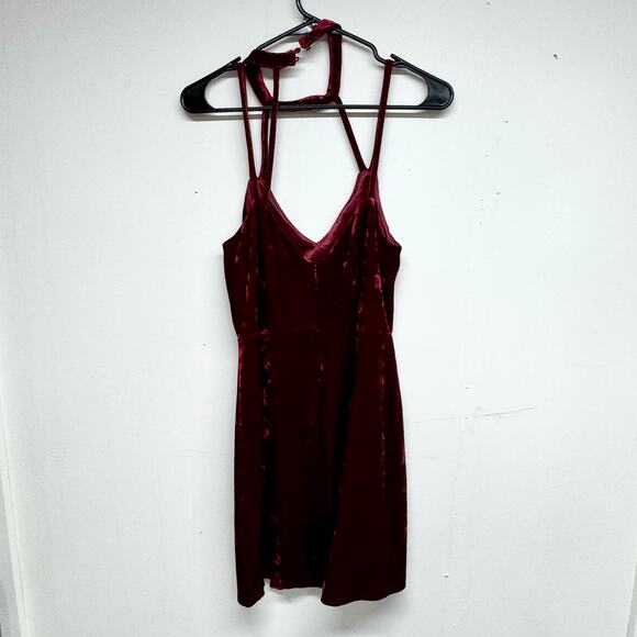 Lush Women Red Velvet Halter Neck Sleevless Mini Dress Size Medium - Picture 3 of 3